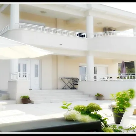 Apartment Bella By The Sea - Heated Pool, Jacuzzi, Sauna *