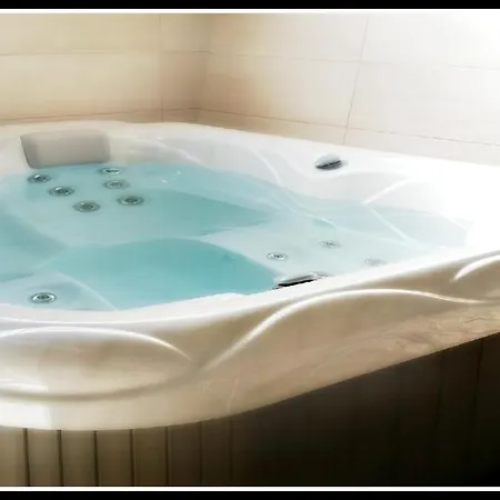 Bella By The Sea - Heated Pool, Jacuzzi, Sauna Apartment *