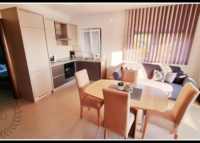 Bella By The Sea - Heated Pool, Jacuzzi, Sauna