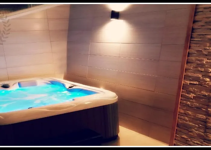 Bella By The Sea - Heated Pool, Jacuzzi, Sauna